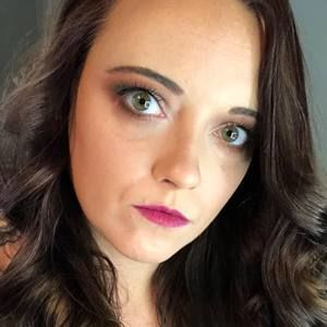 Meet your Posher, Lora